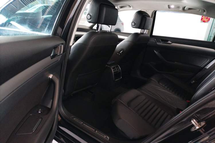 Used Volkswagen Magotan 2019 330TSI DSG Leading Edition China V Standard Left Rear Seat
