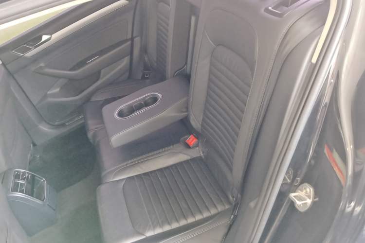 Used Volkswagen Magotan 2019 330TSI DSG Leading Edition China V Standard Left Rear Seat