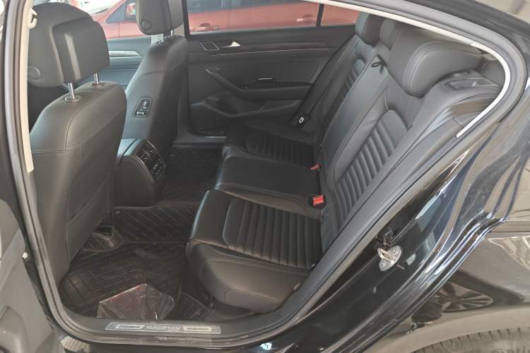 Used Volkswagen Magotan 2019 330TSI DSG Luxury Version China VI Standard Left Rear Seat