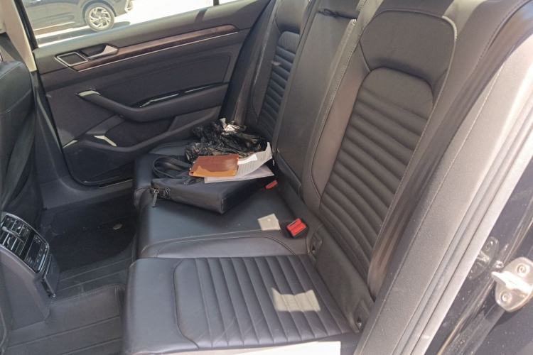 Used Volkswagen Magotan 2019 380TSI DSG Luxury Model China V Standard Left Rear Seat