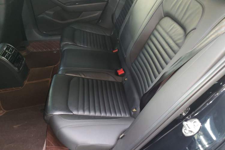 Used Volkswagen Magotan 2019 330TSI DSG Luxury Model China V Standard Left Rear Seat