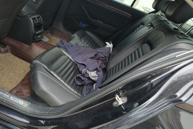 Used Volkswagen Magotan 2019 330TSI DSG Leading Model China VI Standard Left Rear Seat