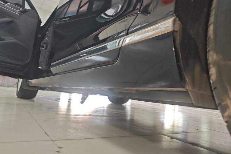 Used Volkswagen Magotan 2019 330TSI DSG Luxury Model China V Standard Left Side Sill