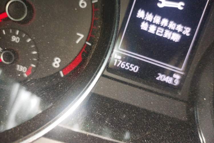 Used Volkswagen Magotan 2019 330TSI DSG Leading Model China VI Standard Odometer Close Up
