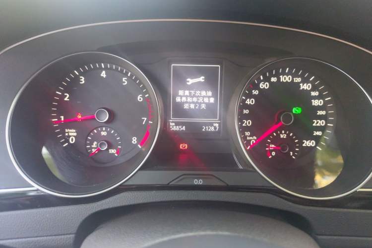 Used Volkswagen Magotan 2019 330TSI DSG Leading Model China VI Standard Odometer Close Up