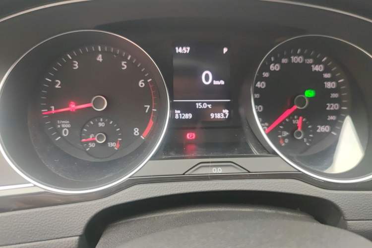 Used Volkswagen Magotan 2019 330TSI DSG Leading Edition China V Standard Odometer Close Up