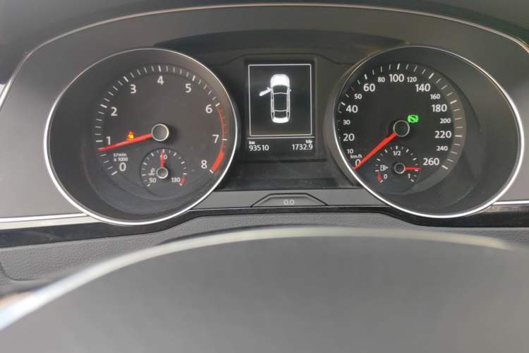 Used Volkswagen Magotan 2019 330TSI DSG Luxury Version China VI Standard Odometer Close Up