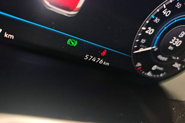 Used Volkswagen Magotan 2019 330TSI DSG Luxury Model China V Standard Odometer Close Up