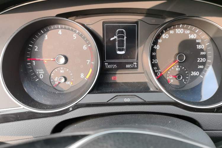 Used Volkswagen Magotan 2019 330TSI DSG Luxury Model China V Standard Odometer Close Up