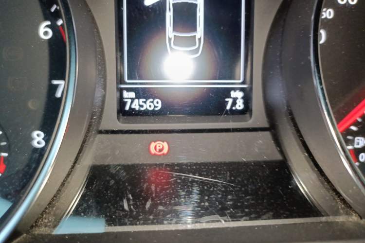 Used Volkswagen Magotan 2019 330TSI DSG Luxury Version China VI Standard Odometer Close Up
