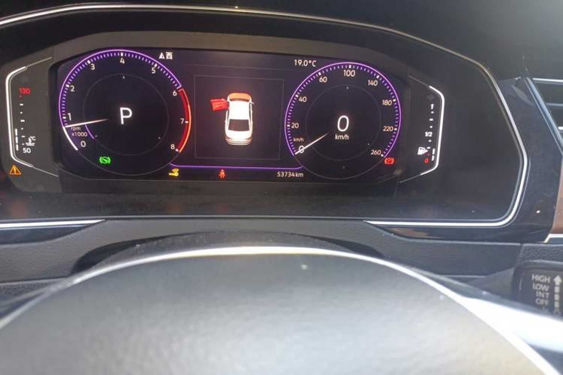 Used Volkswagen Magotan 2019 330TSI DSG Luxury Model China V Standard Odometer Close Up