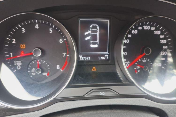 Used Volkswagen Magotan 2019 330TSI DSG Leading Edition China V Standard Odometer Close Up