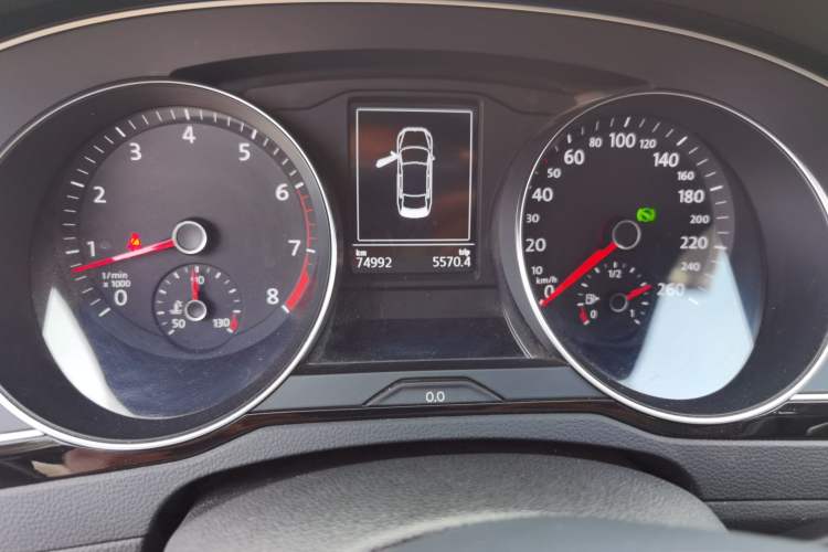 Used Volkswagen Magotan 2019 330TSI DSG Luxury Version China VI Standard Odometer Close Up