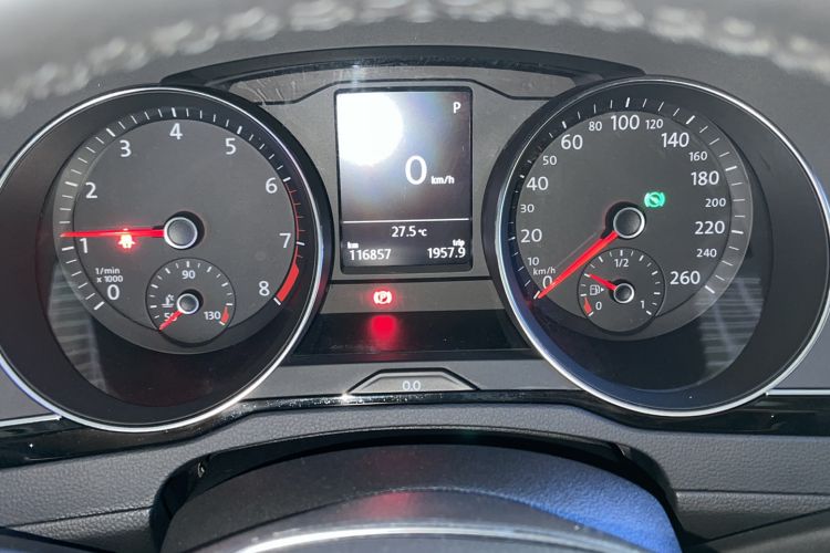 Used Volkswagen Magotan 2019 330TSI DSG Leading Model China VI Standard Odometer Close Up