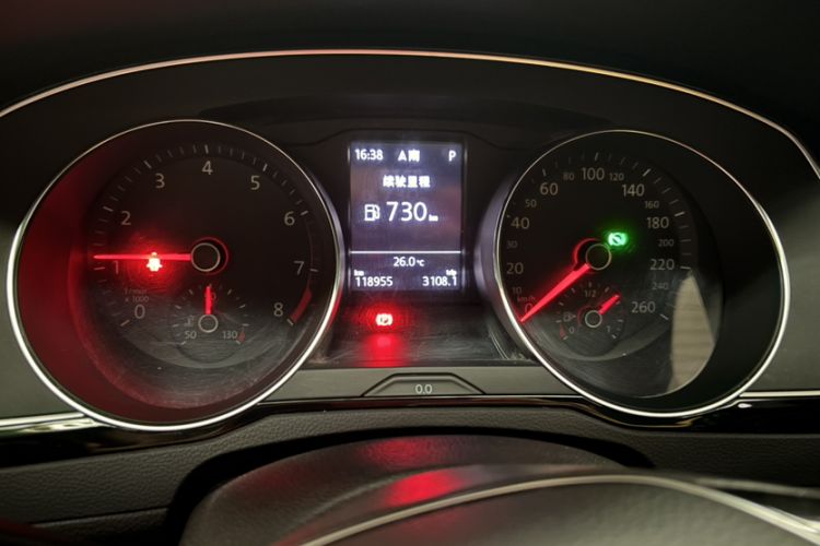 Used Volkswagen Magotan 2019 330TSI DSG Luxury Version China VI Standard Odometer Close Up