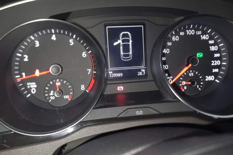 Used Volkswagen Magotan 2019 330TSI DSG Luxury Model China V Standard Odometer Close Up