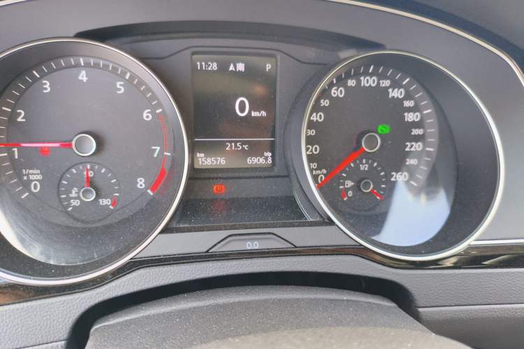 Used Volkswagen Magotan 2019 330TSI DSG Luxury Version China VI Standard Odometer Close Up