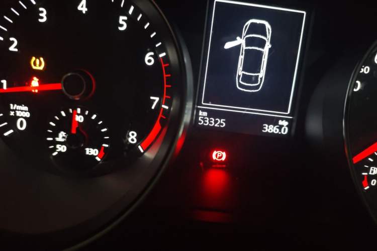 Used Volkswagen Magotan 2019 280TSI DSG Comfort Model China VI Standard Odometer Close Up