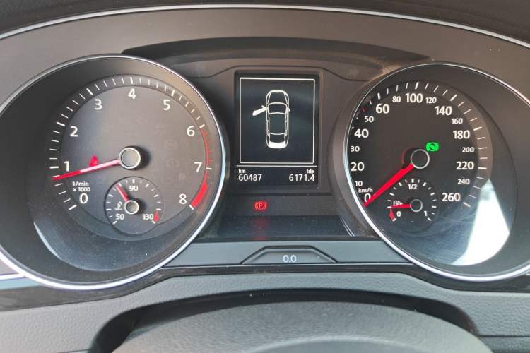 Used Volkswagen Magotan 2019 330TSI DSG Leading Model China VI Standard Odometer Close Up