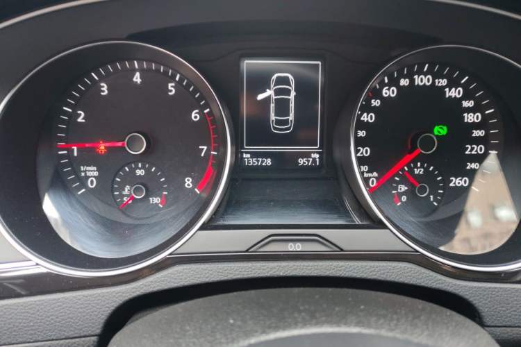 Used Volkswagen Magotan 2019 380TSI DSG Luxury Model China V Standard Odometer Close Up