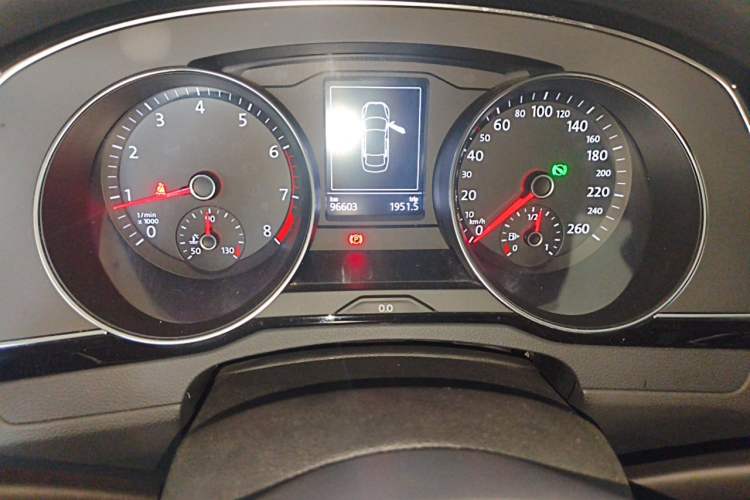 Used Volkswagen Magotan 2019 330TSI DSG Leading Model China VI Standard Odometer Close Up
