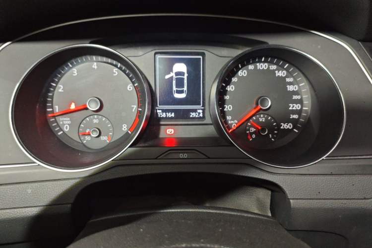 Used Volkswagen Magotan 2019 280TSI DSG Comfort Model China VI Standard Odometer Close Up