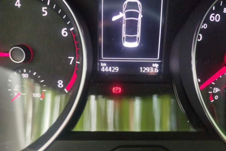 Used Volkswagen Magotan 2019 330TSI DSG Luxury Version China VI Standard Odometer Close Up