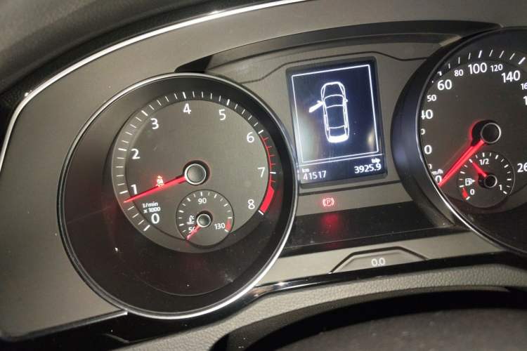 Used Volkswagen Magotan 2019 330TSI DSG Leading Model China VI Standard Odometer Close Up