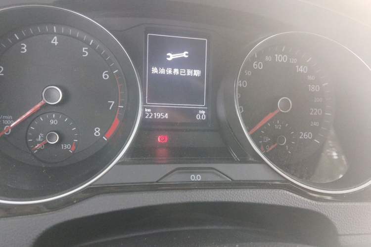 Used Volkswagen Magotan 2019 330TSI DSG Leading Edition China V Standard Odometer Close Up