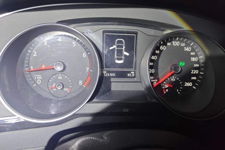 Used Volkswagen Magotan 2019 380TSI DSG Luxury Version China VI Standard Odometer Close Up