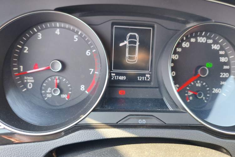 Used Volkswagen Magotan 2019 330TSI DSG Luxury Model China V Standard Odometer Close Up