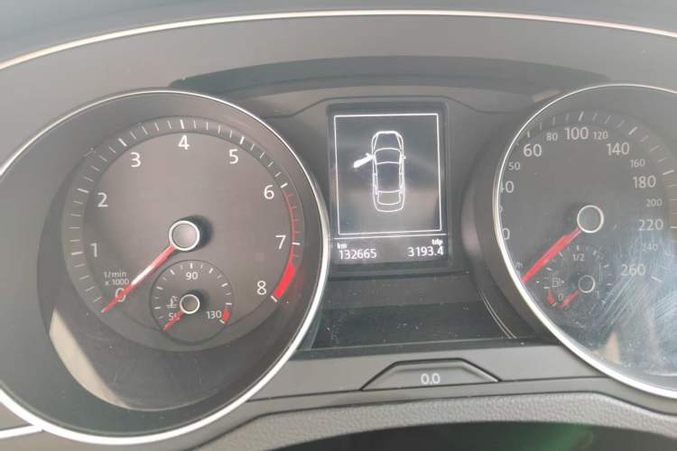 Used Volkswagen Magotan 2019 280TSI DSG Comfort Model China VI Standard Odometer Close Up