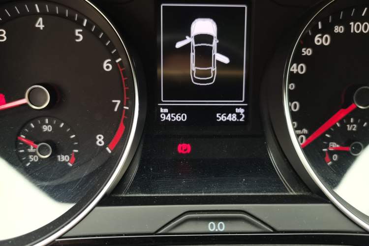 Used Volkswagen Magotan 2019 330TSI DSG Luxury Version China VI Standard Odometer Close Up