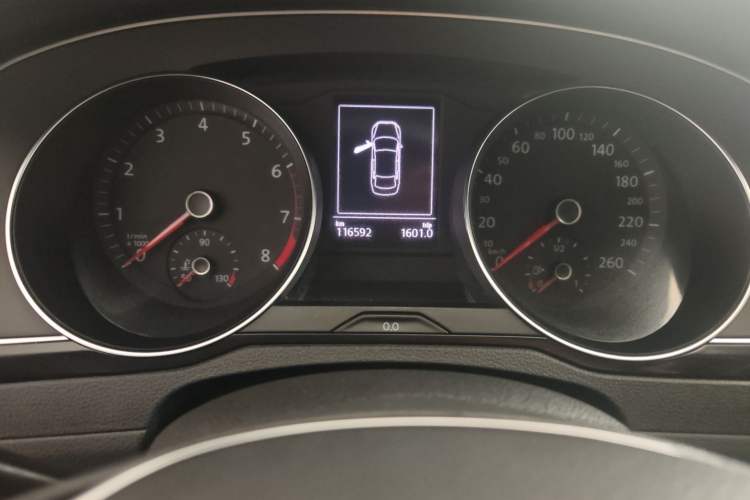 Used Volkswagen Magotan 2019 330TSI DSG Luxury Version China VI Standard Odometer Close Up