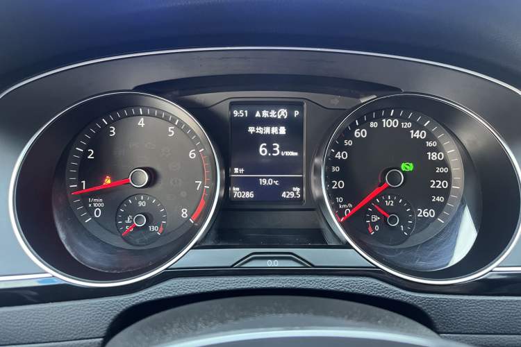Used Volkswagen Magotan 2019 330TSI DSG Luxury Version China VI Standard Odometer Close Up