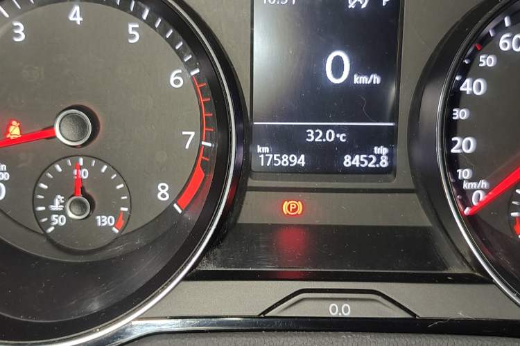 Used Volkswagen Magotan 2019 330TSI DSG Leading Model China VI Standard Odometer Close Up