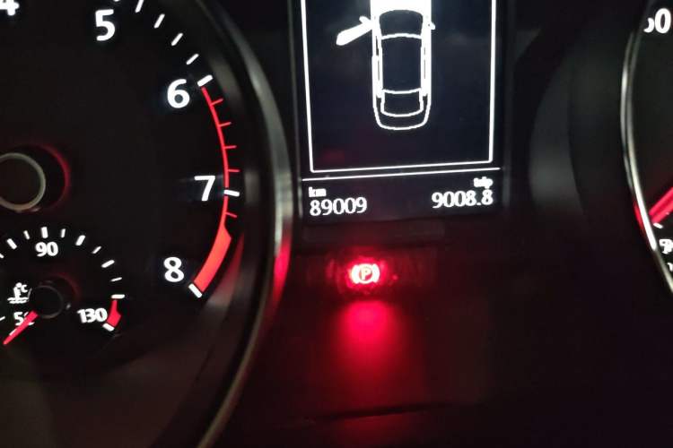 Used Volkswagen Magotan 2019 330TSI DSG Leading Edition China V Standard Odometer Close Up
