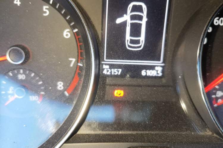 Used Volkswagen Magotan 2019 330TSI DSG Luxury Version China VI Standard Odometer Close Up