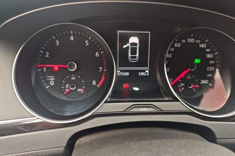 Used Volkswagen Magotan 2019 330TSI DSG Leading Model China VI Standard Odometer Close Up