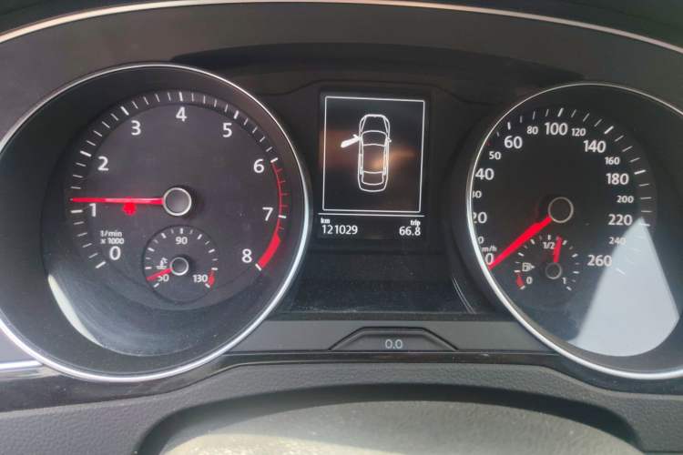 Used Volkswagen Magotan 2019 330TSI DSG Luxury Version China VI Standard Odometer Close Up