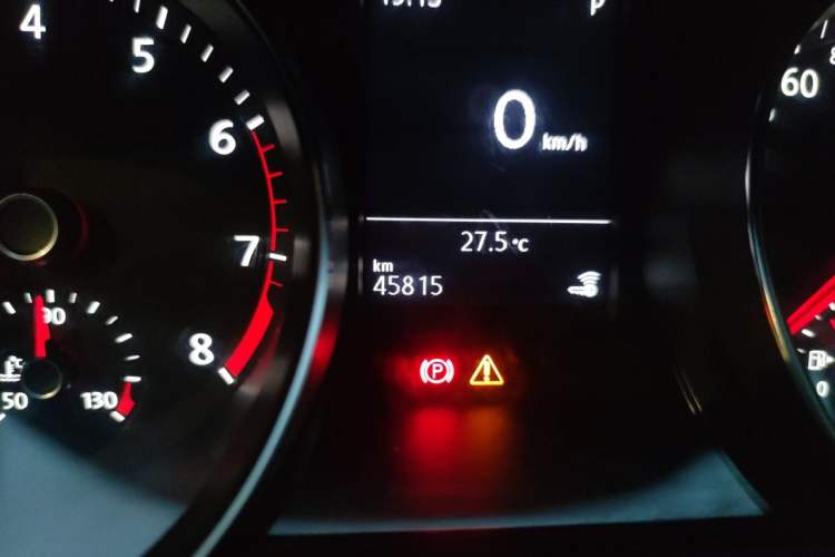 Used Volkswagen Magotan 2019 280TSI DSG Comfort Model China VI Standard Odometer Close Up