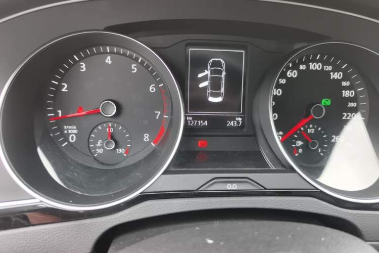 Used Volkswagen Magotan 2019 330TSI DSG Luxury Version China VI Standard Odometer Close Up