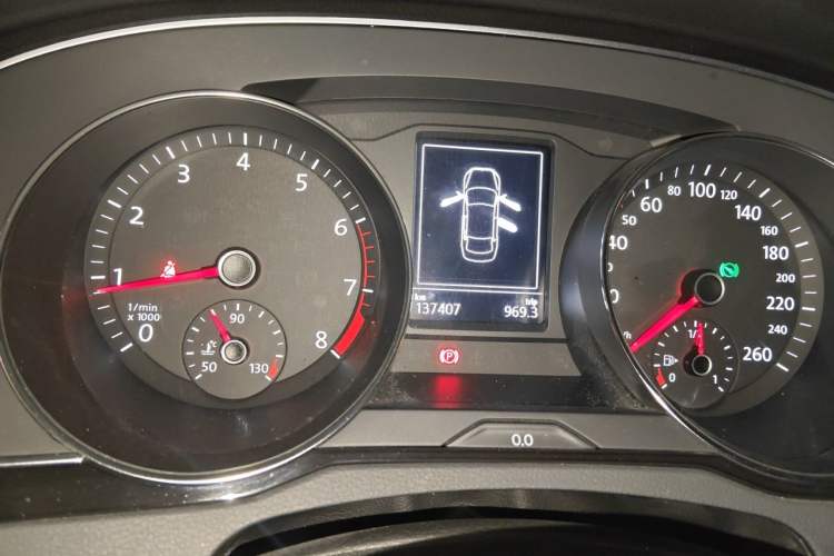 Used Volkswagen Magotan 2019 330TSI DSG Leading Edition China V Standard Odometer Close Up