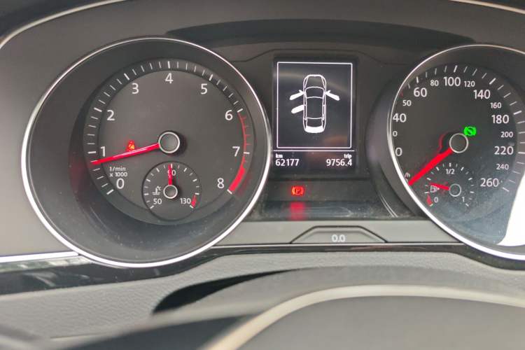 Used Volkswagen Magotan 2019 330TSI DSG Leading Model China VI Standard Odometer Close Up