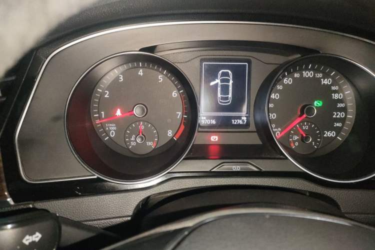 Used Volkswagen Magotan 2019 330TSI DSG Leading Model China VI Standard Odometer Close Up