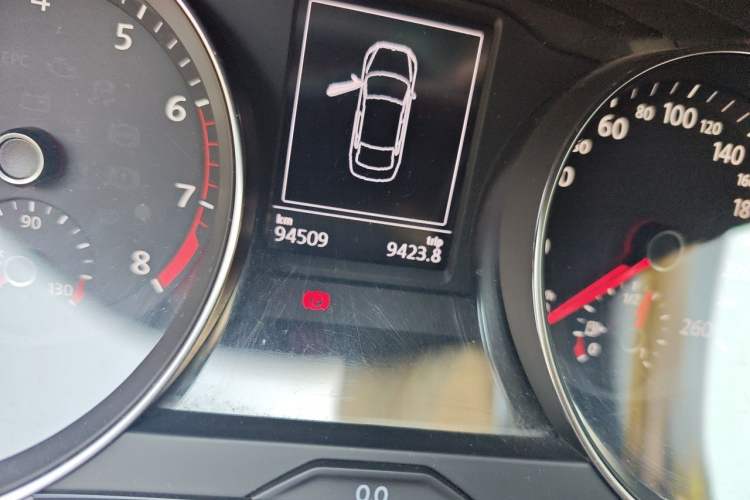 Used Volkswagen Magotan 2019 330TSI DSG Leading Model China VI Standard Odometer Close Up