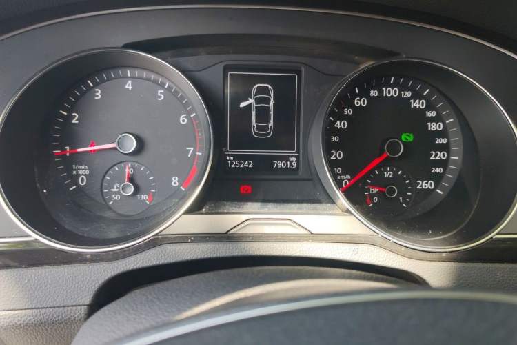 Used Volkswagen Magotan 2019 330TSI DSG Leading Edition China V Standard Odometer Close Up