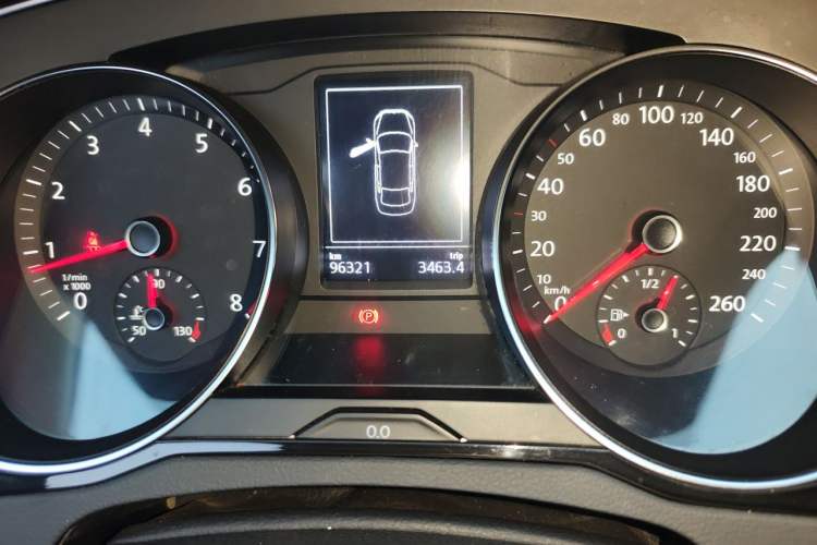 Used Volkswagen Magotan 2019 330TSI DSG Leading Edition China V Standard Odometer Close Up