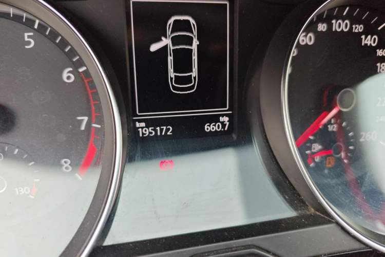 Used Volkswagen Magotan 2019 330TSI DSG Leading Model China VI Standard Odometer Close Up