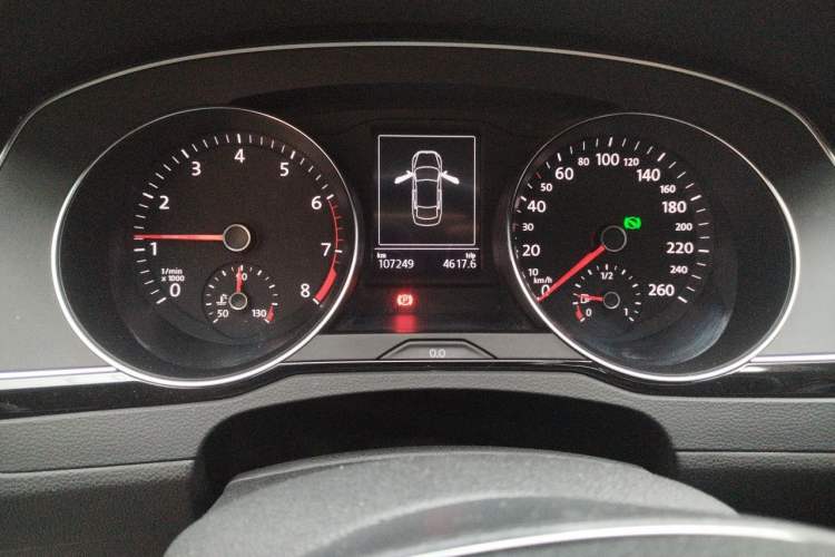 Used Volkswagen Magotan 2019 330TSI DSG Luxury Version China VI Standard Odometer Close Up